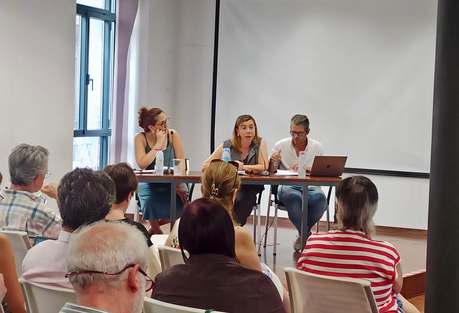 Coordinación de la Mesa de Casos clínicos en la VIII Jornada clínica del Instituto del Campo Freudiano en Valencia “Usos de las entrevistas preliminares”. Valencia, 2025